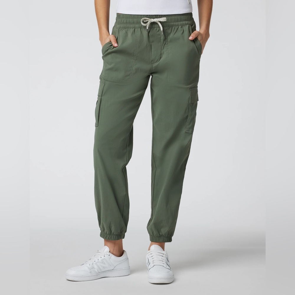 Vuori Scout Joggers in Army Green | Women’s Size XL